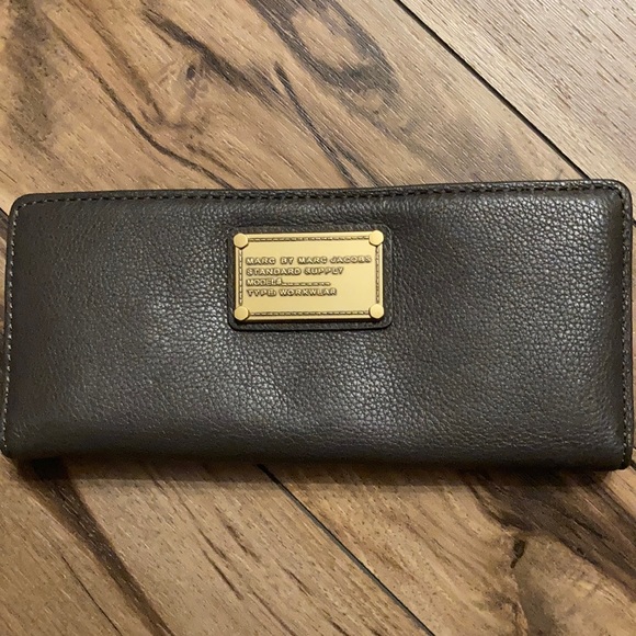 Marc by Marc Jacobs Bifold Pebbled Leather Wallet Taupe Tan - Picture 1 of 7